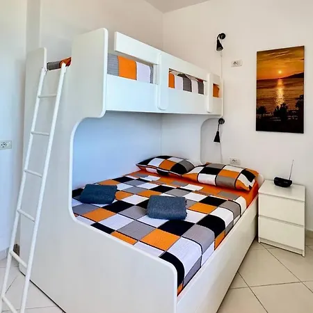 Orange Corner * Saranda