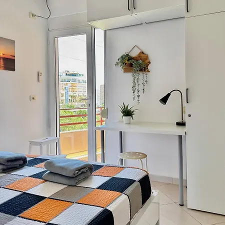 Orange Corner Apartment