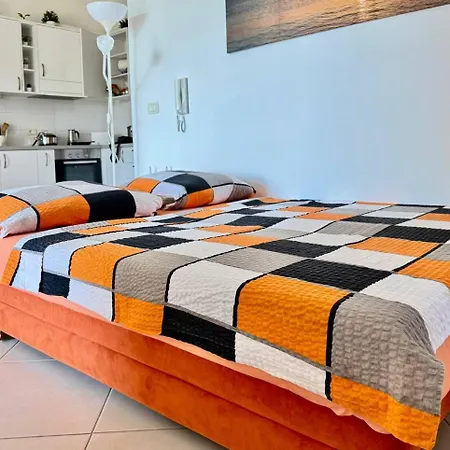 Orange Corner Sarandë