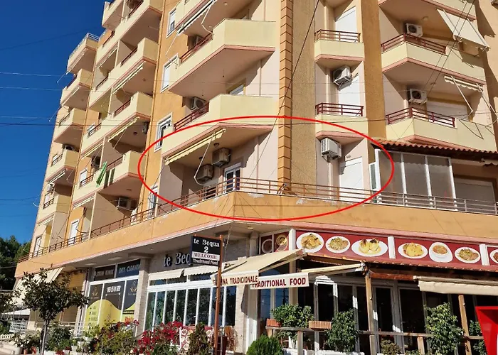 Orange Corner Apartment